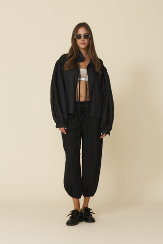 Loose-Fit Black Blouse With Voluminous Balloon Sleeves With Wide Cuffs - FW25 - PNK Casual