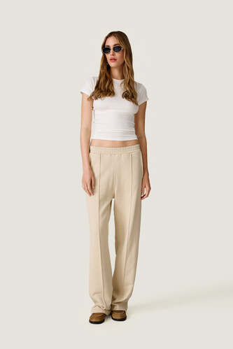 Beige relaxed trousers with an elastic waist and straight cut - SS26 - PNK Casual